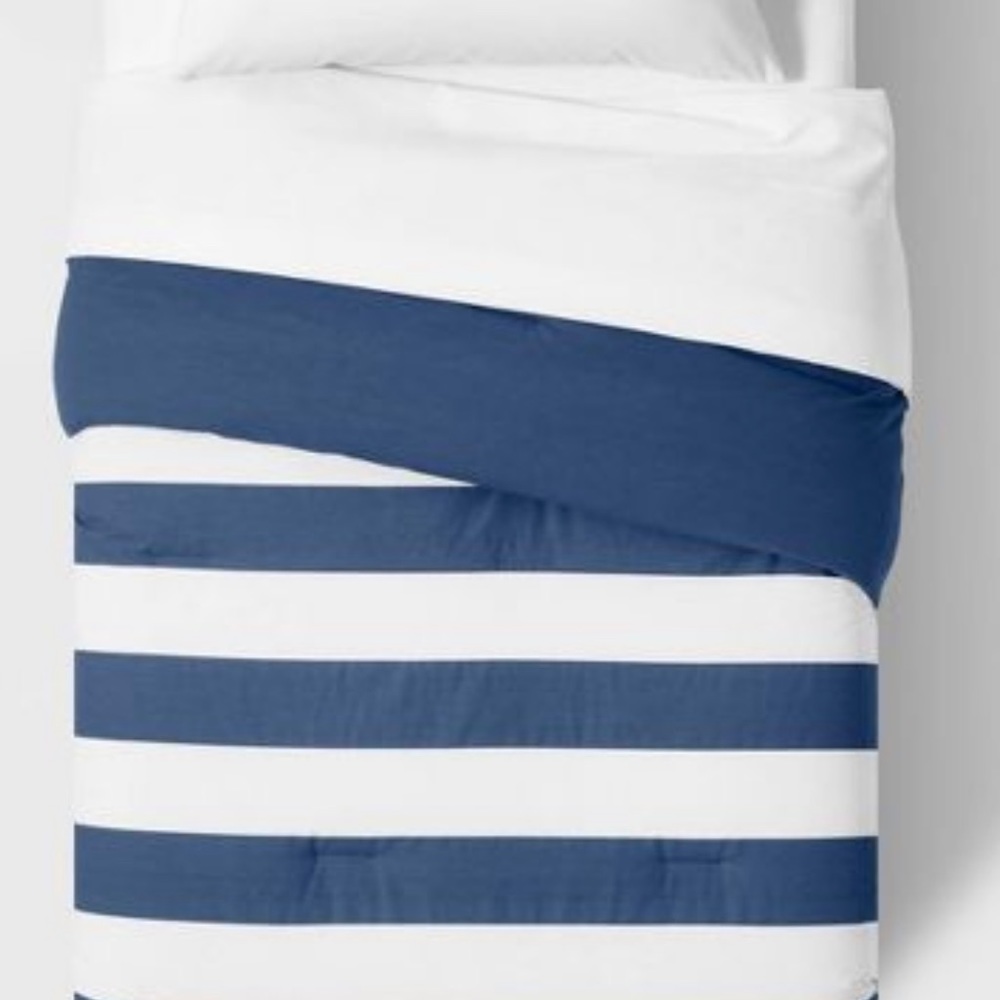Pillowfort Toddler Comforter